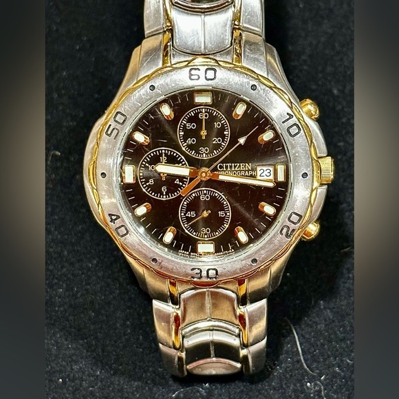 CITIZEN Men’s CHRONOGRAPH Watch Gold/Silver Black Face Quartz - Picture 2 of 4